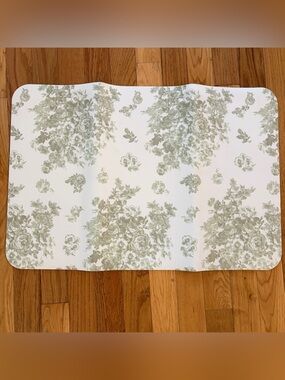 Floral Dish Drying Mat in Sage Green - Elegant Home Kitchen Accessory